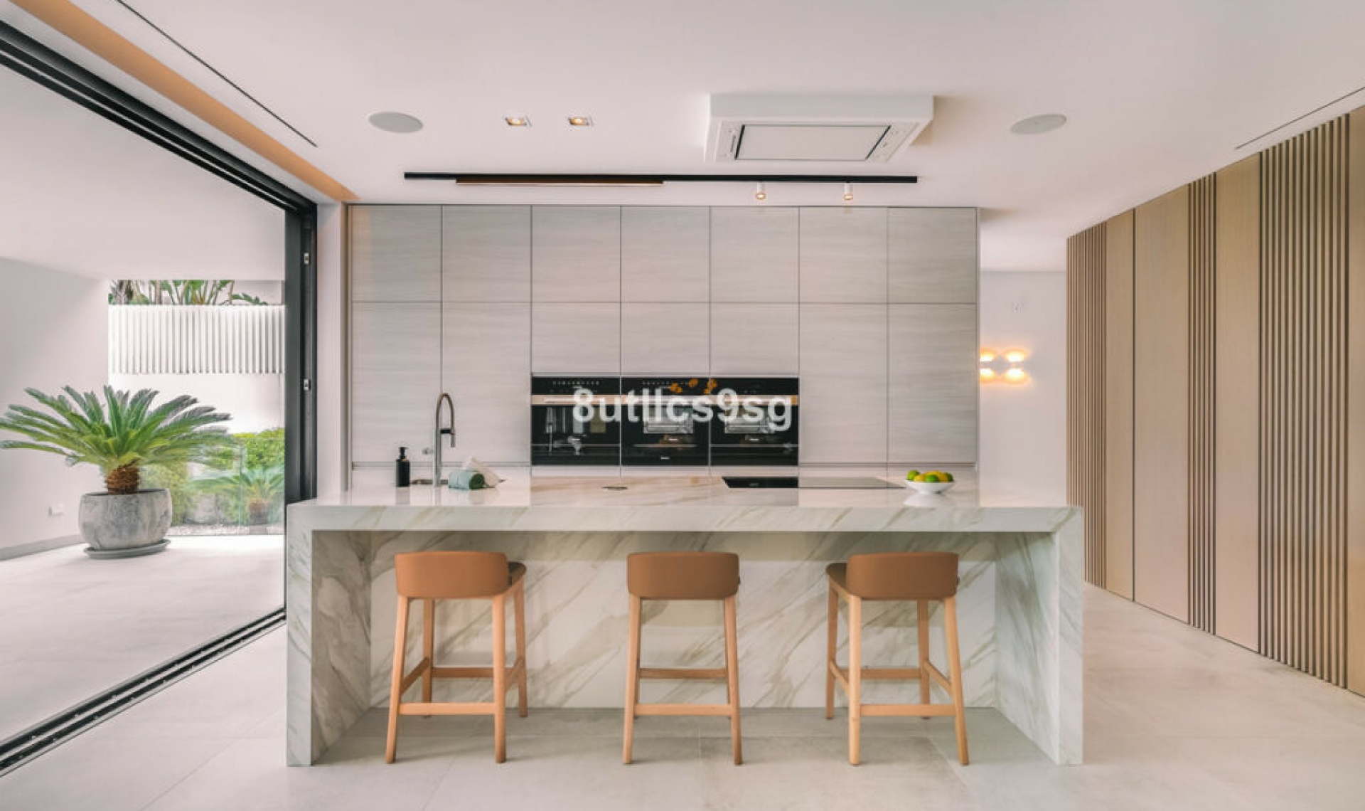 Resale - House -
Nueva Andalucía