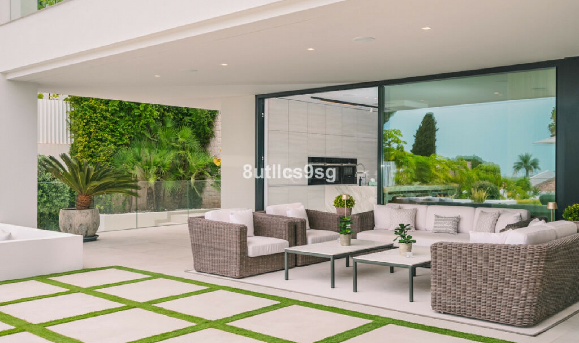 Resale - House -
Nueva Andalucía