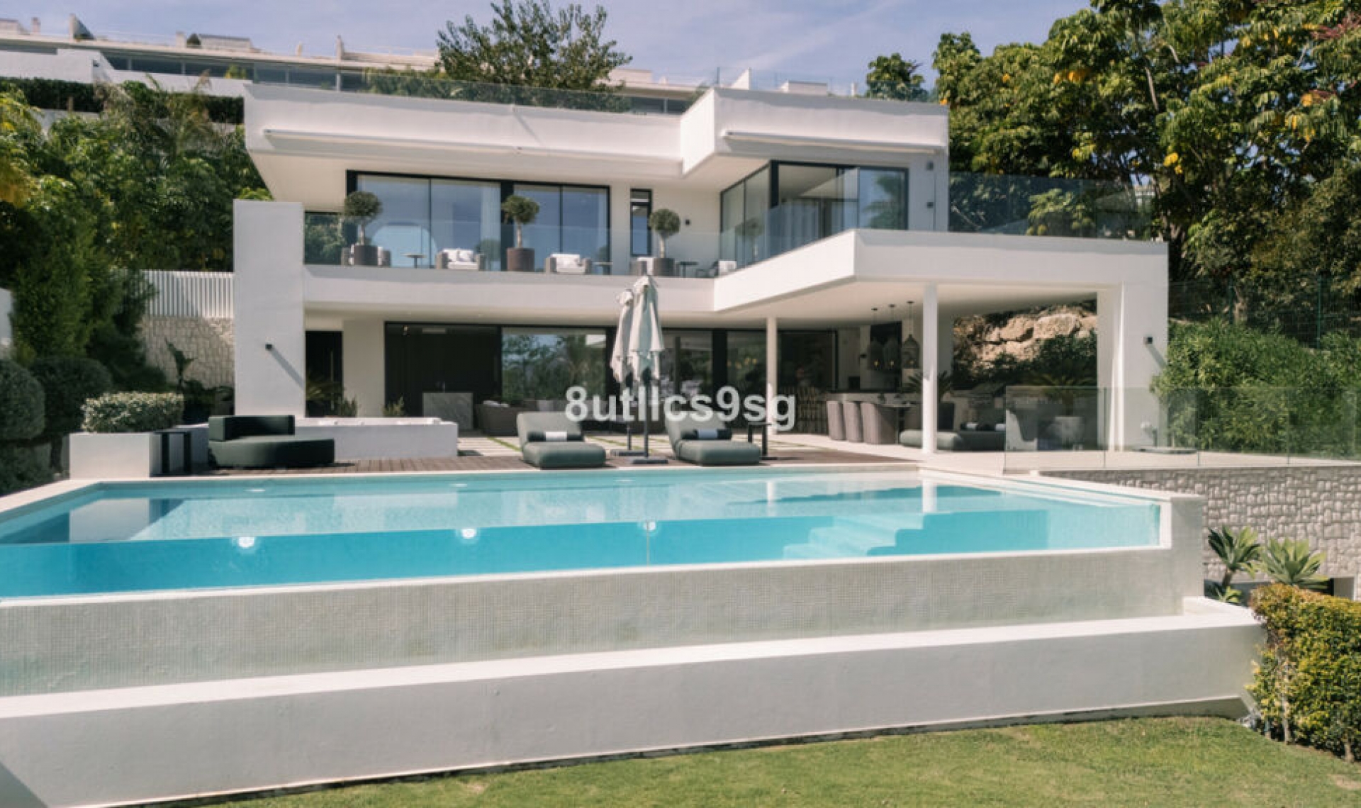 Resale - House -
Nueva Andalucía