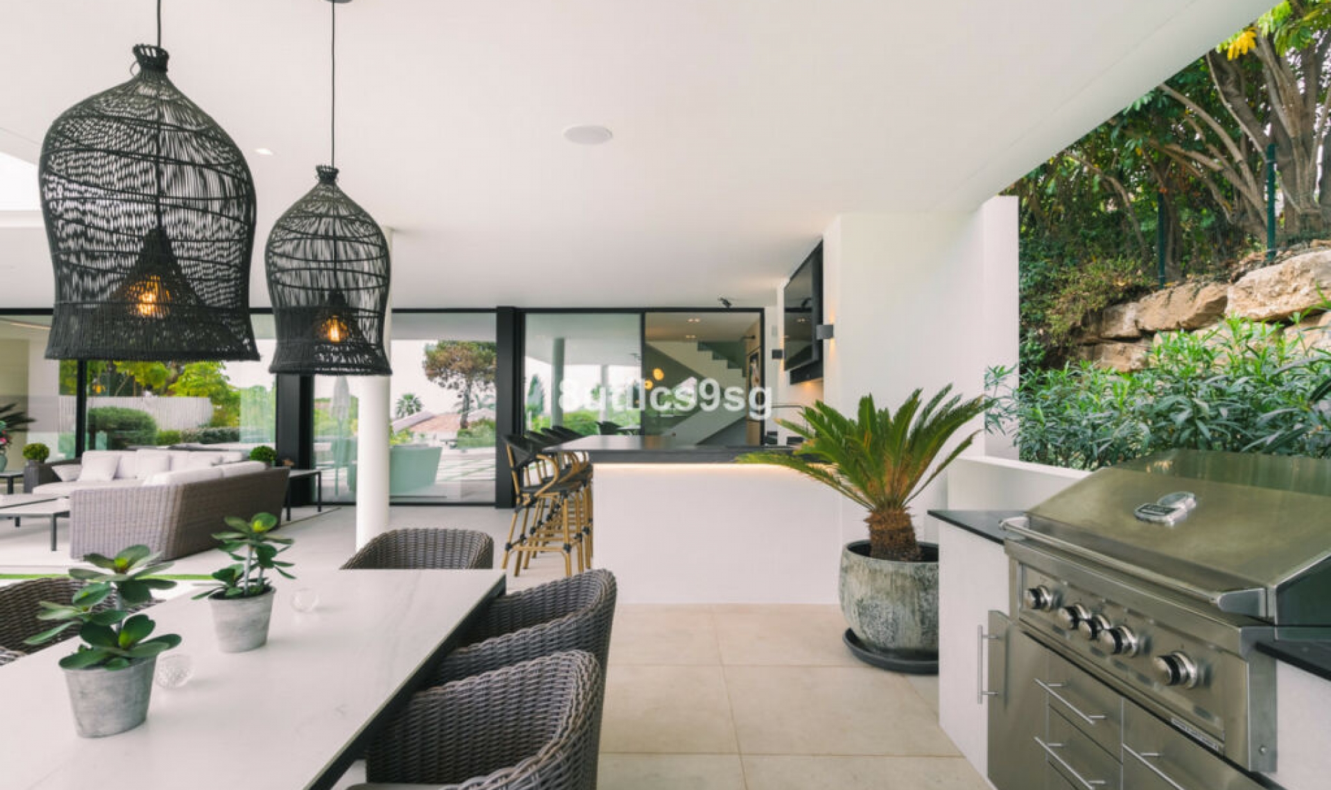 Resale - House -
Nueva Andalucía