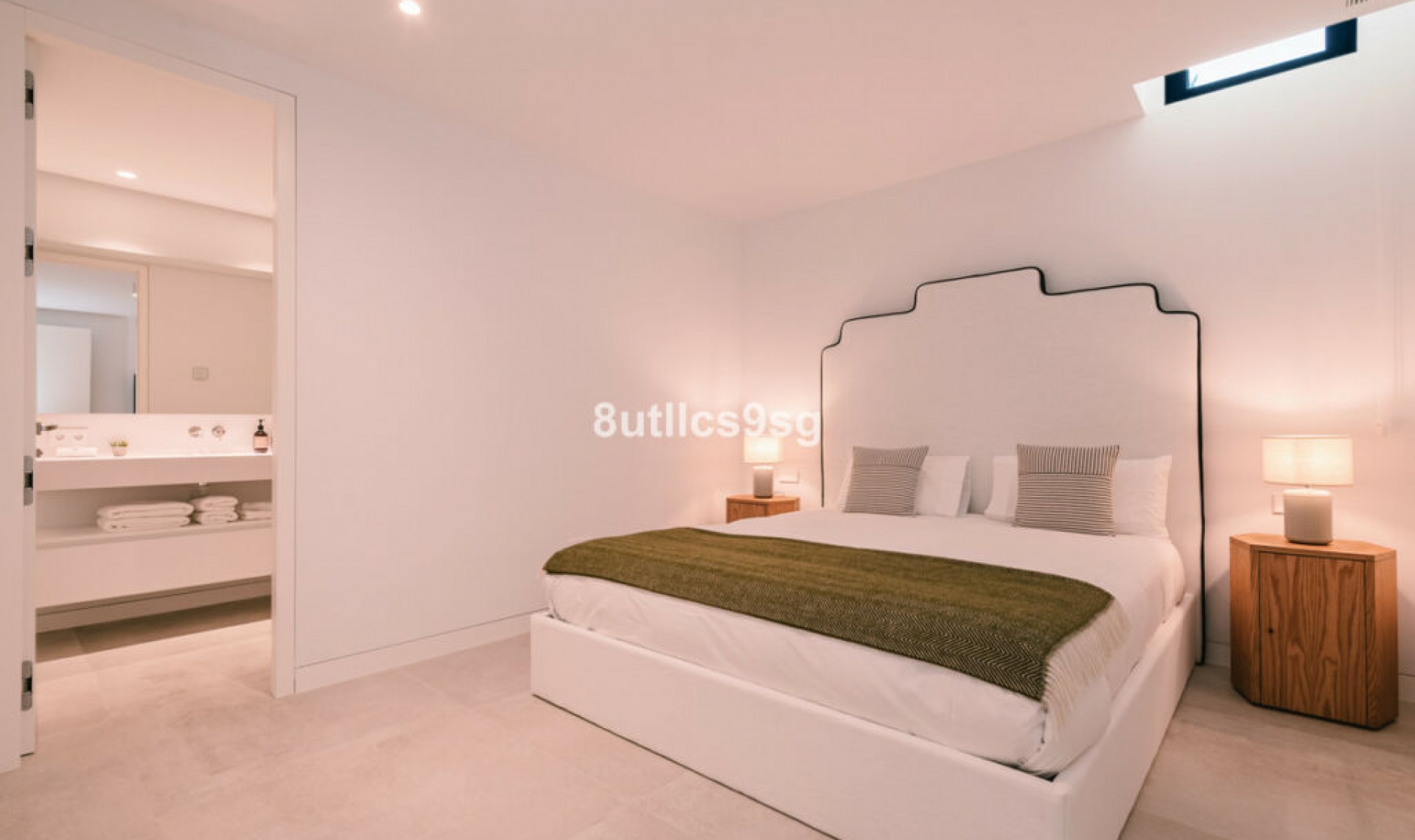 Resale - House -
Nueva Andalucía