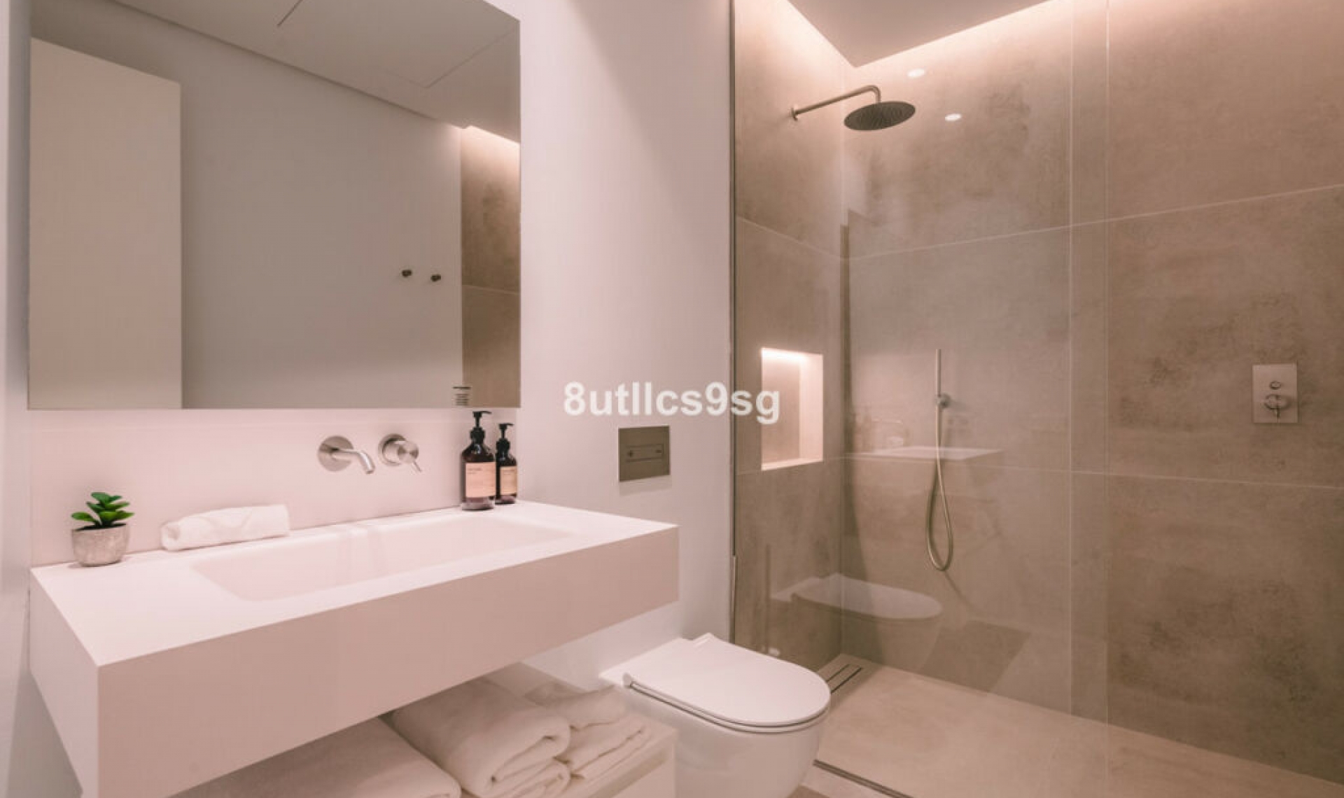 Resale - House -
Nueva Andalucía