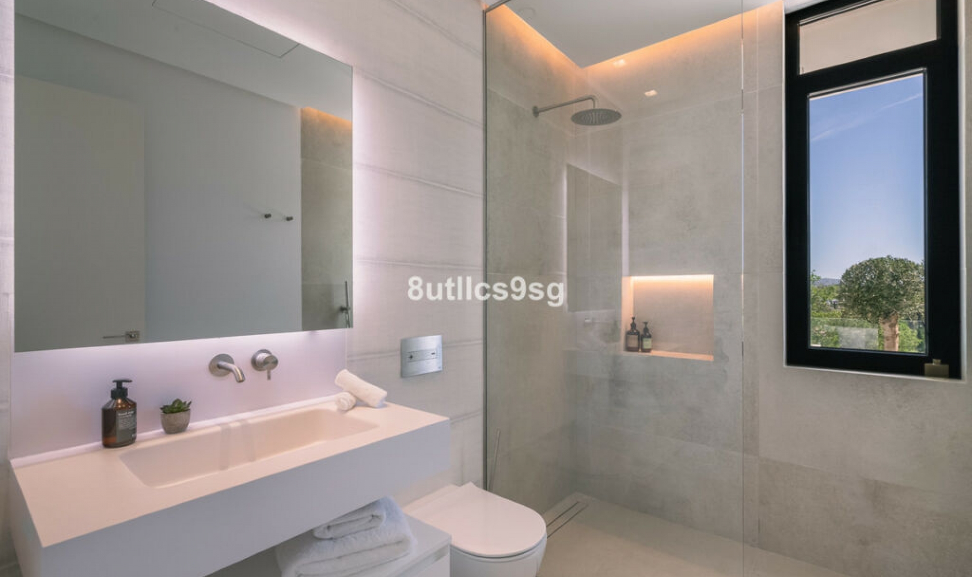 Resale - House -
Nueva Andalucía