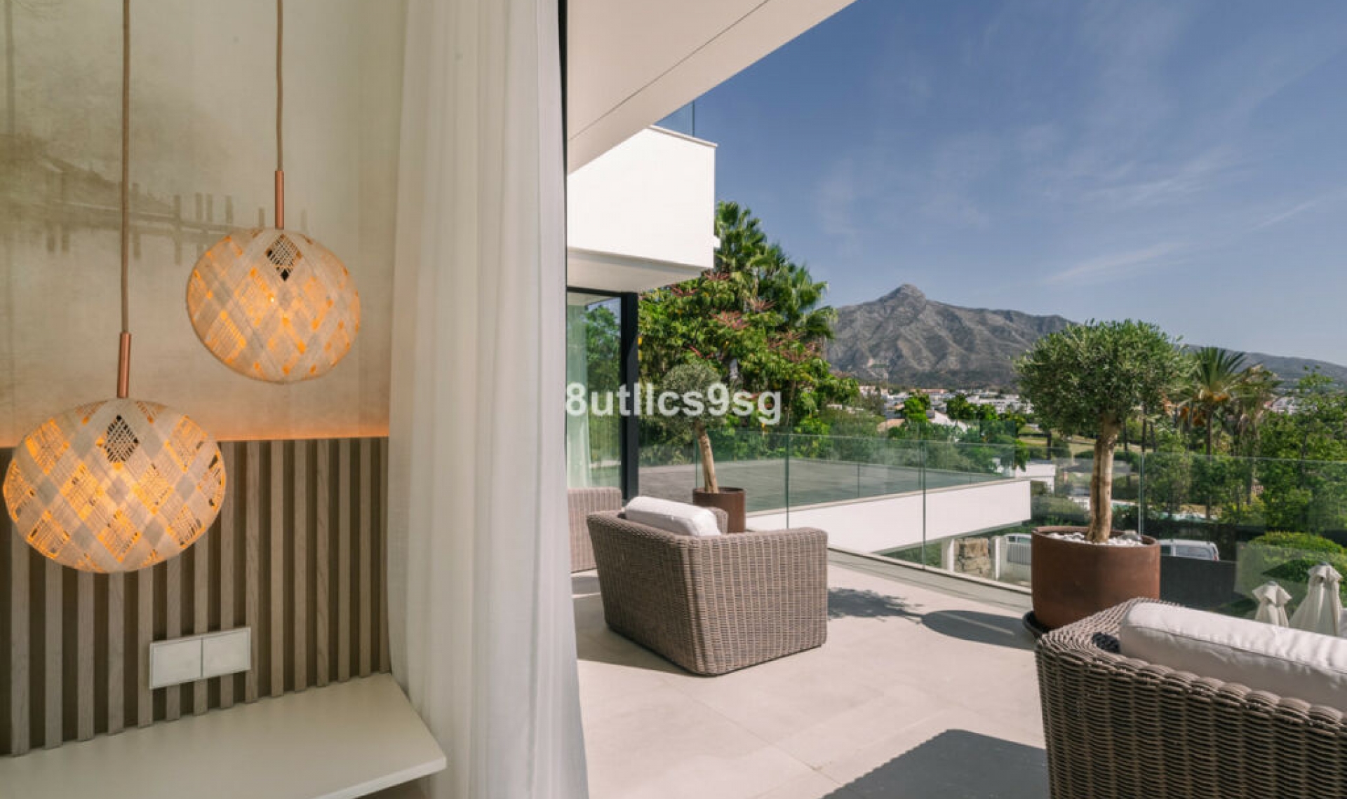 Resale - House -
Nueva Andalucía