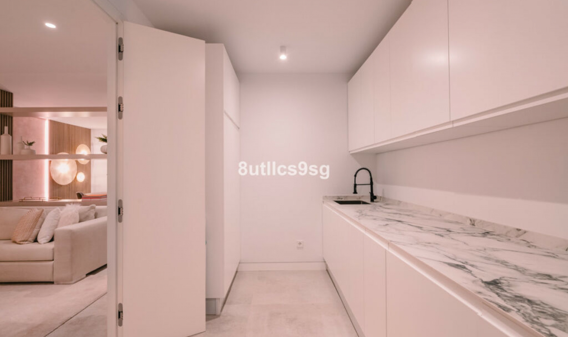 Resale - House -
Nueva Andalucía