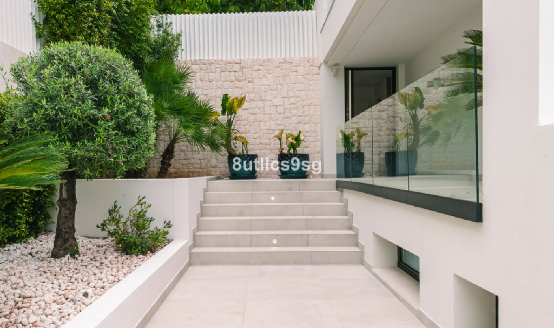 Resale - House -
Nueva Andalucía