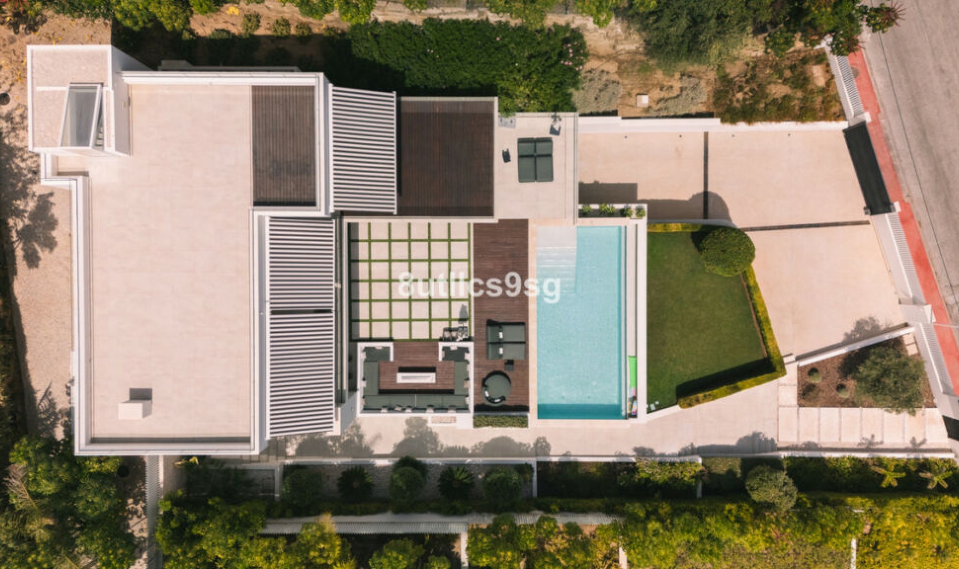 Resale - House -
Nueva Andalucía