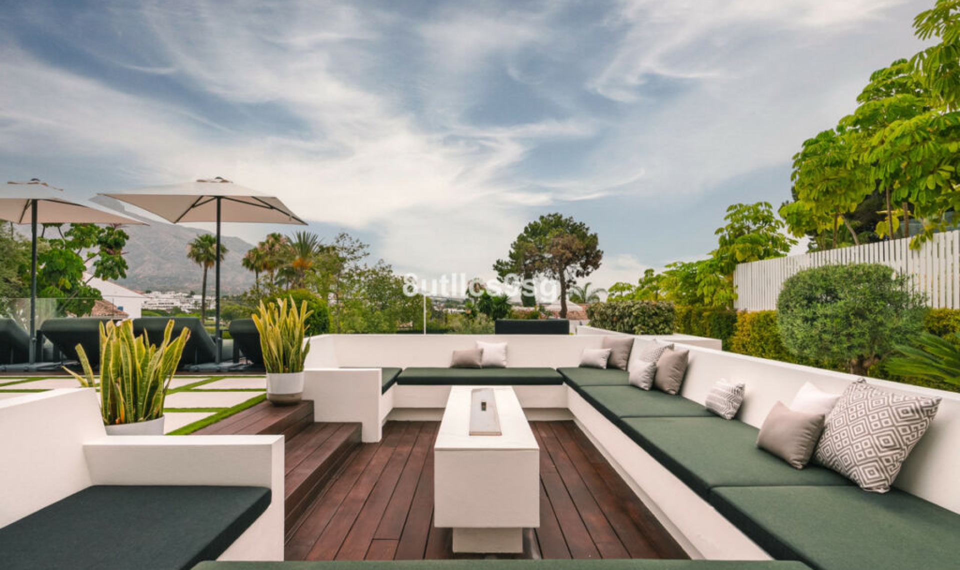 Resale - House -
Nueva Andalucía