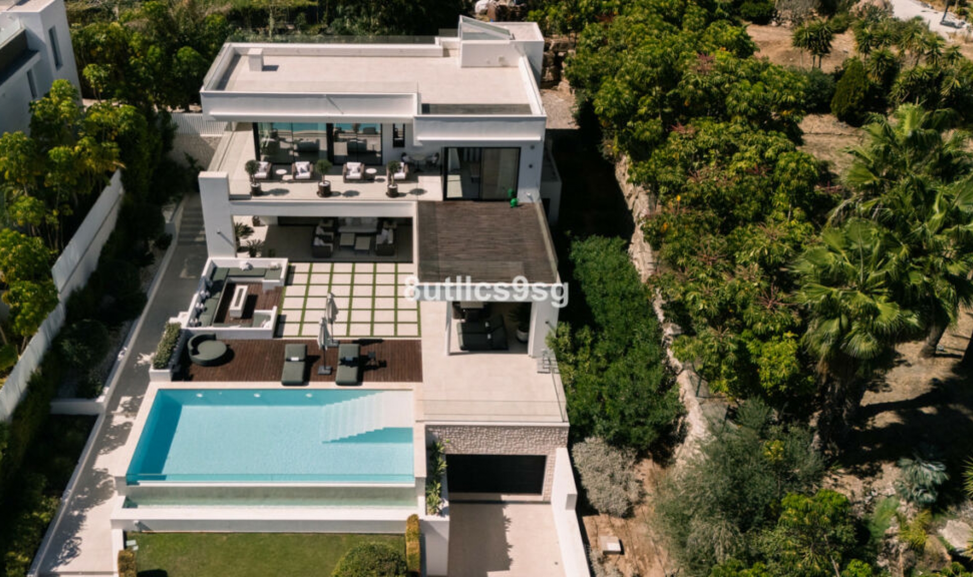 Resale - House -
Nueva Andalucía