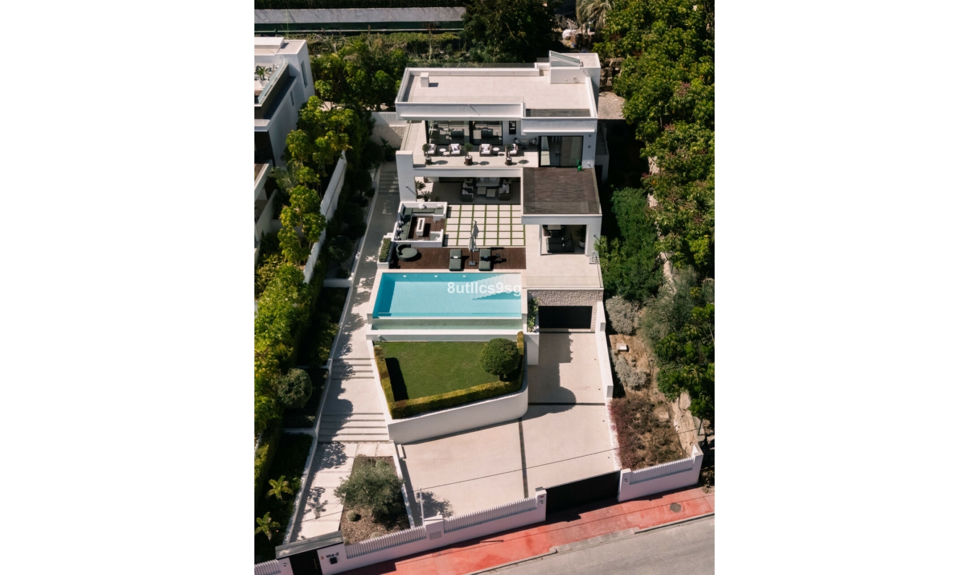 Resale - House -
Nueva Andalucía