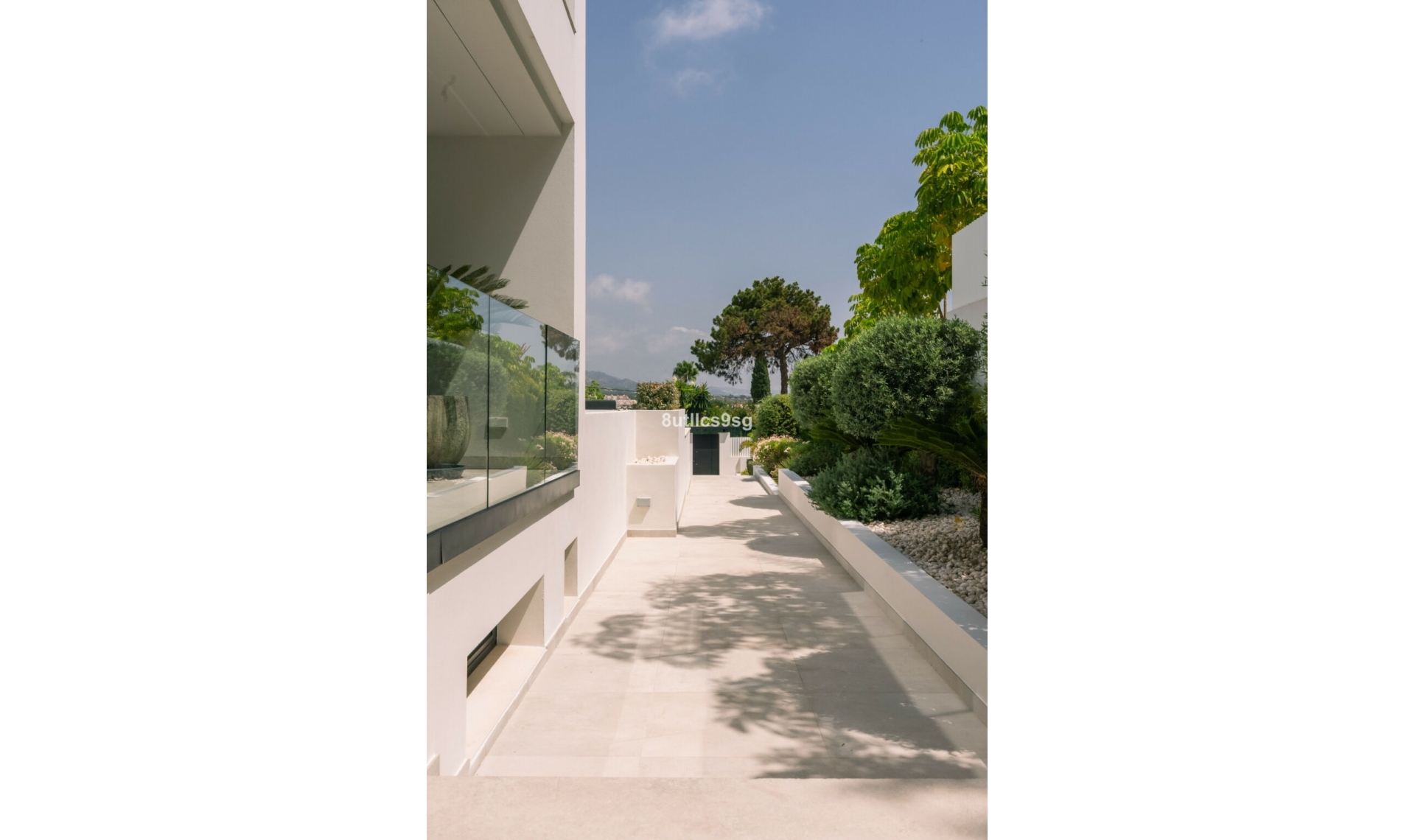 Resale - House -
Nueva Andalucía