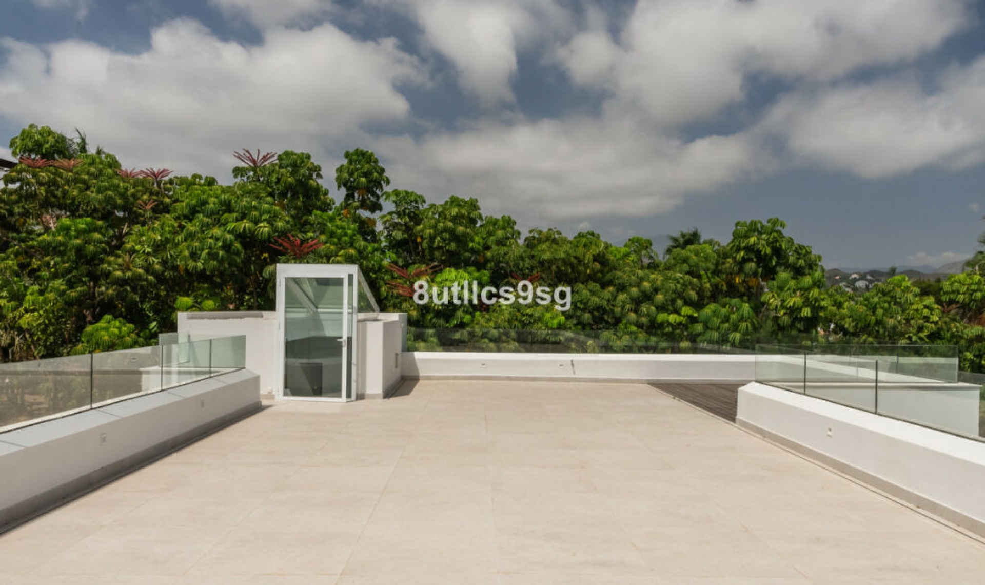 Resale - House -
Nueva Andalucía