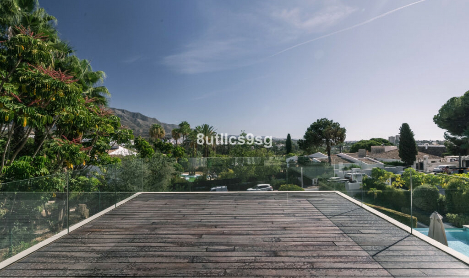 Resale - House -
Nueva Andalucía