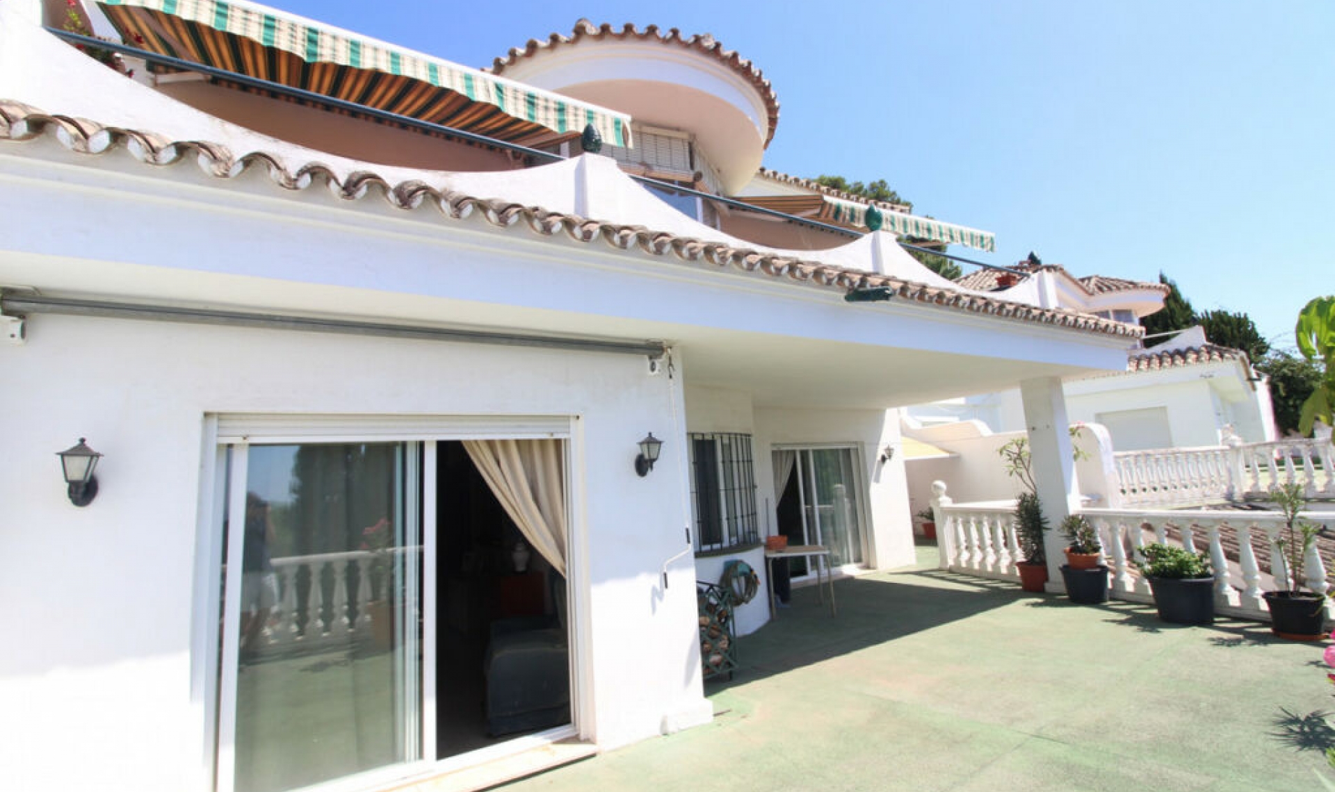 Resale - House -
Nueva Andalucía
