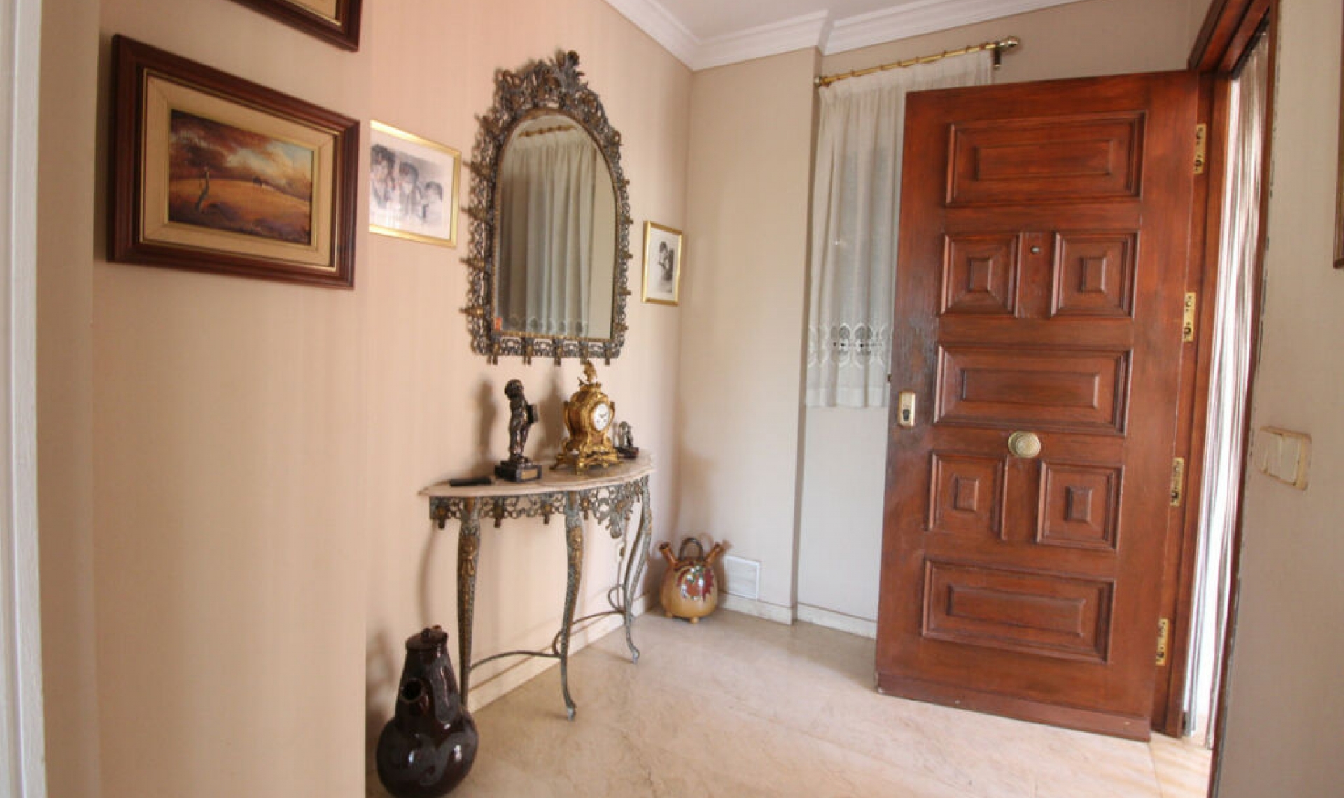 Resale - House -
Nueva Andalucía