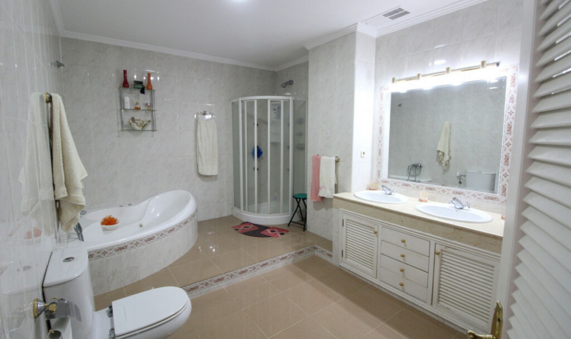 Resale - House -
Nueva Andalucía