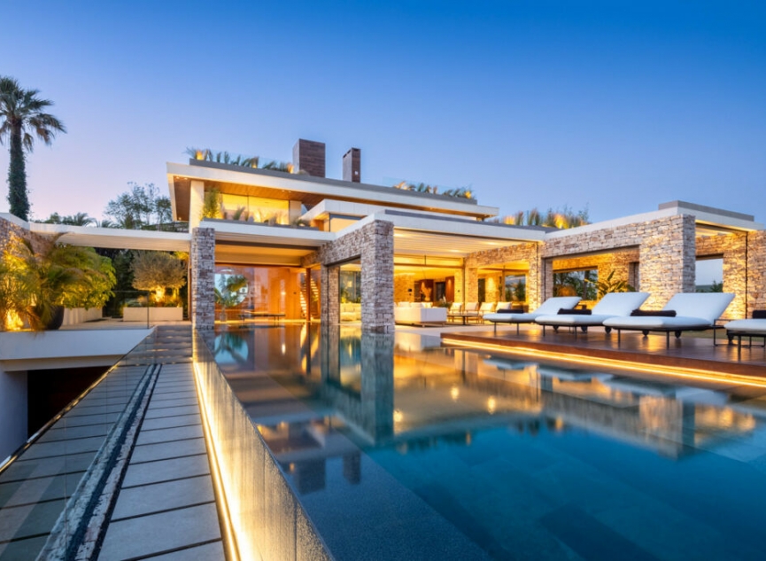 Resale - House -
Nueva Andalucía