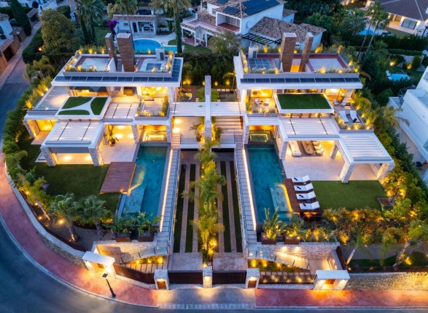 Resale - House -
Nueva Andalucía