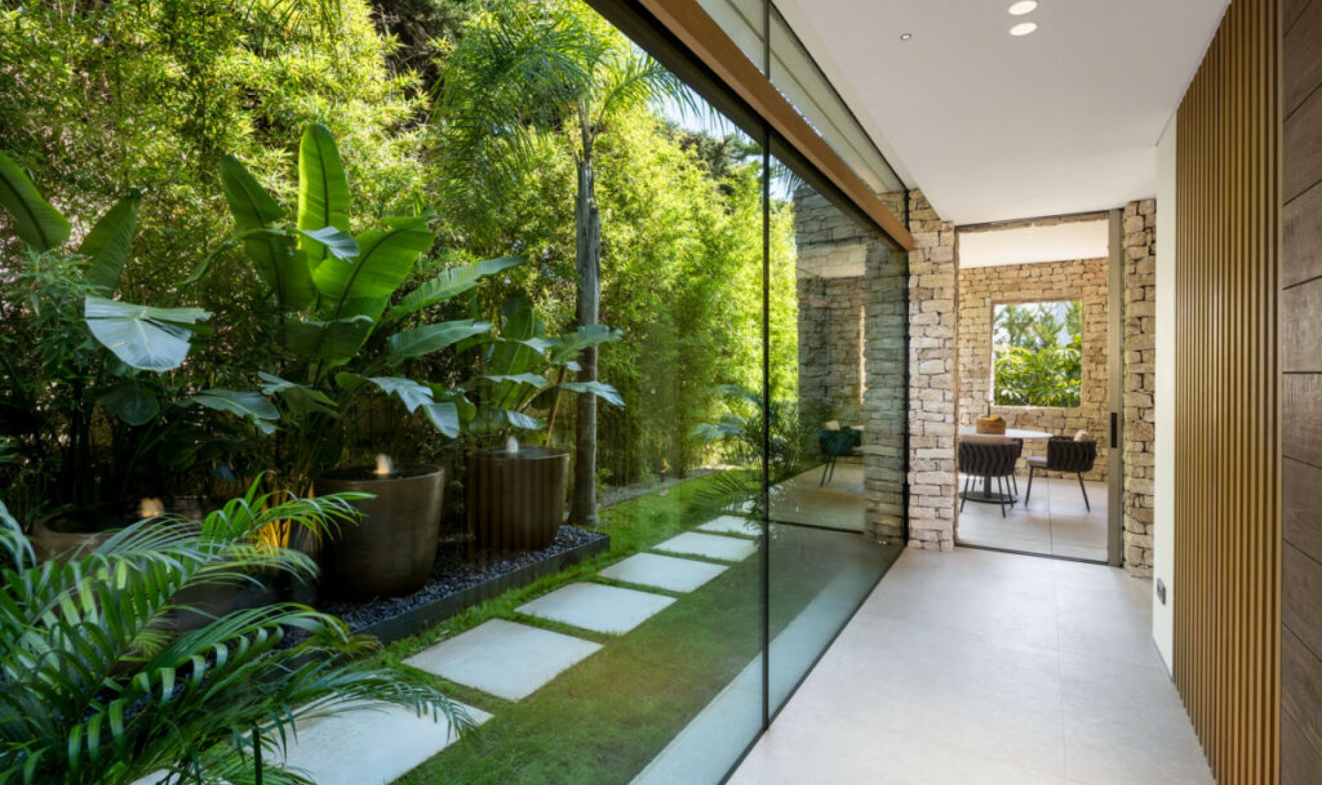 Resale - House -
Nueva Andalucía