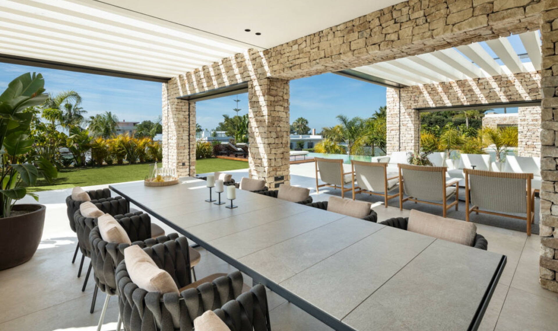 Resale - House -
Nueva Andalucía