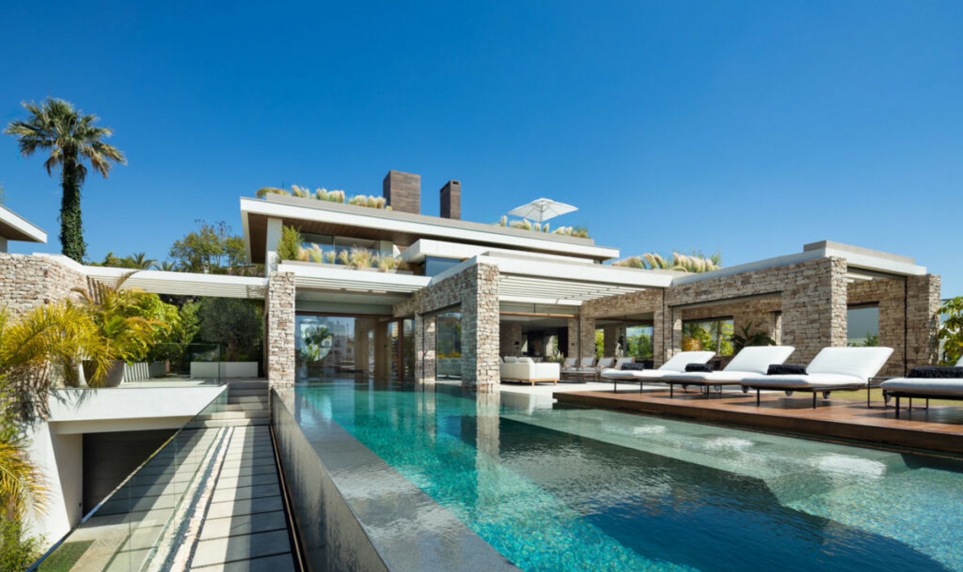 Resale - House -
Nueva Andalucía