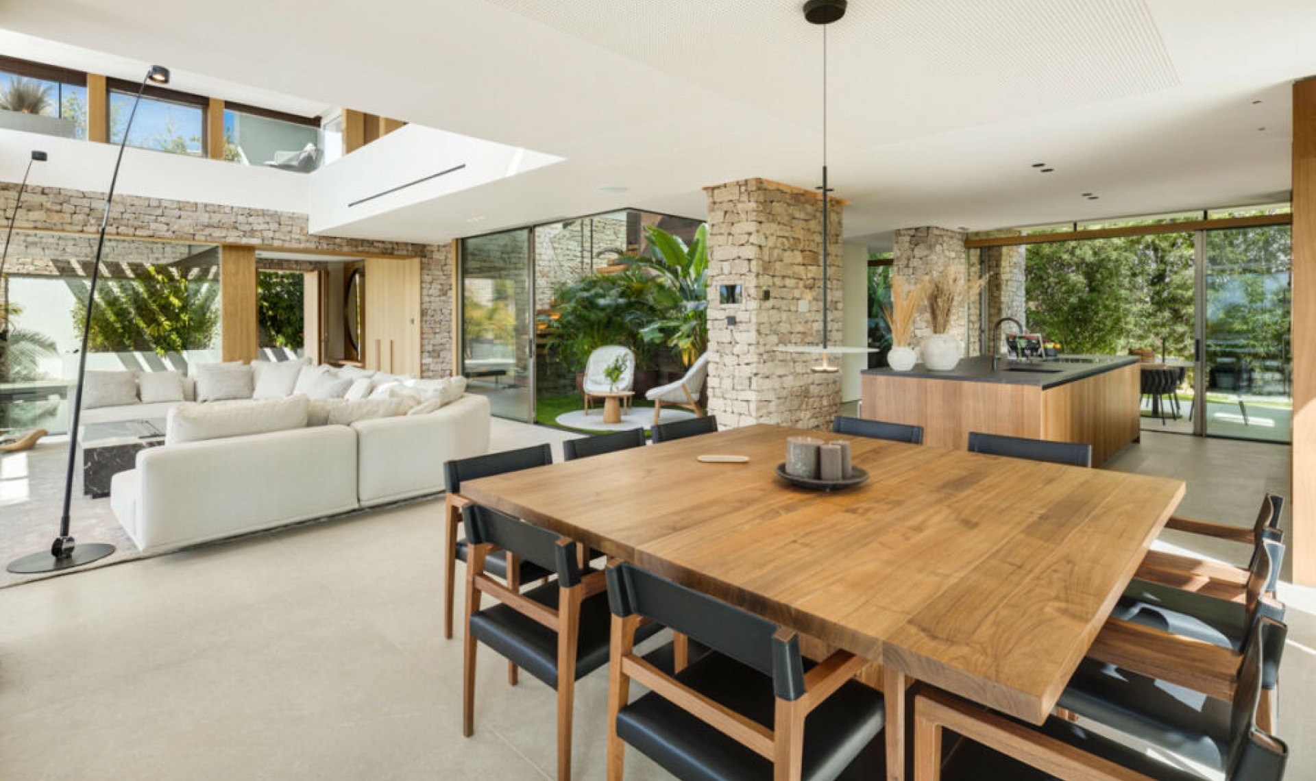 Resale - House -
Nueva Andalucía