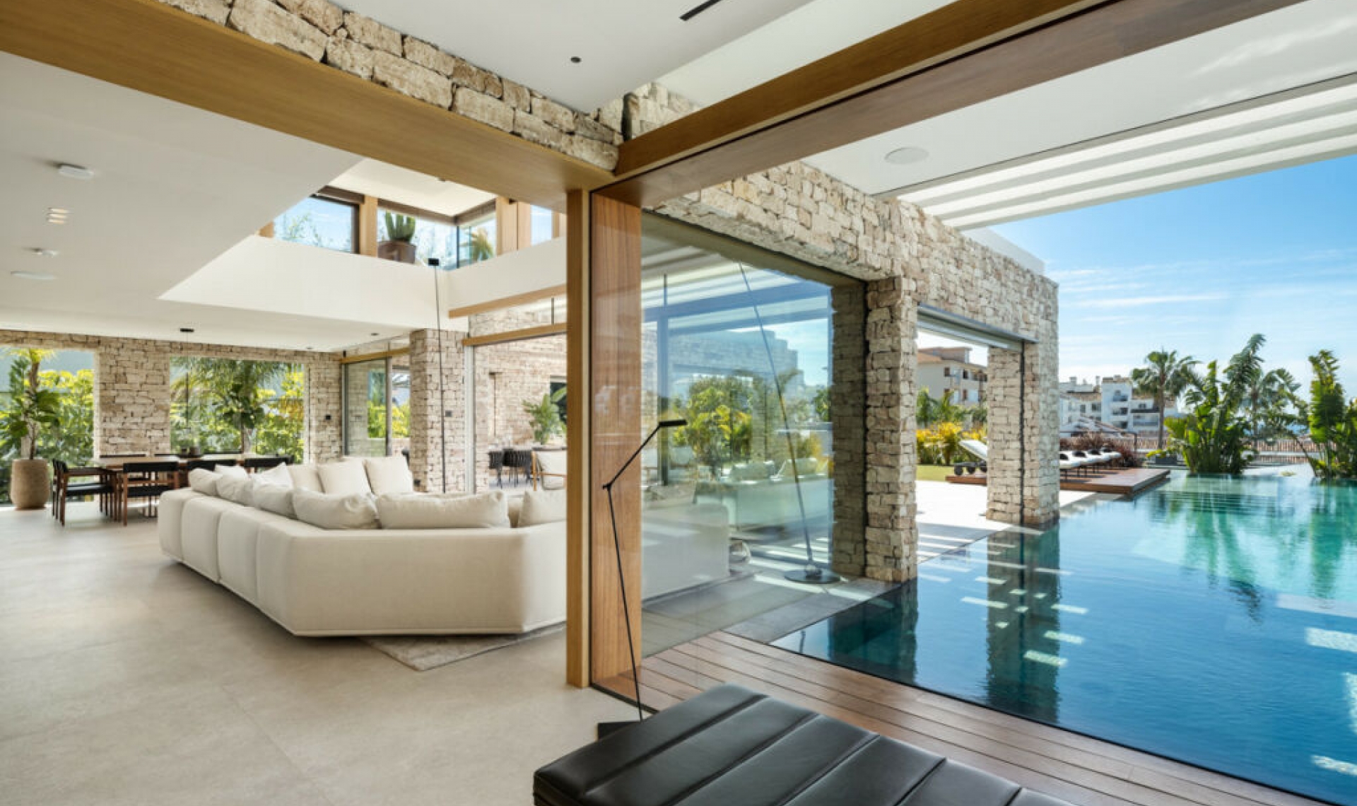 Resale - House -
Nueva Andalucía