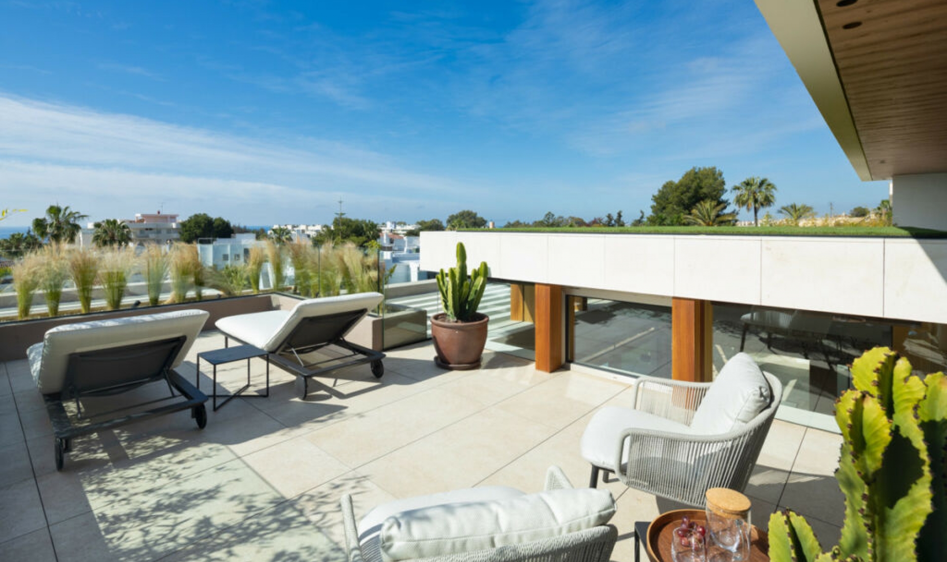 Resale - House -
Nueva Andalucía