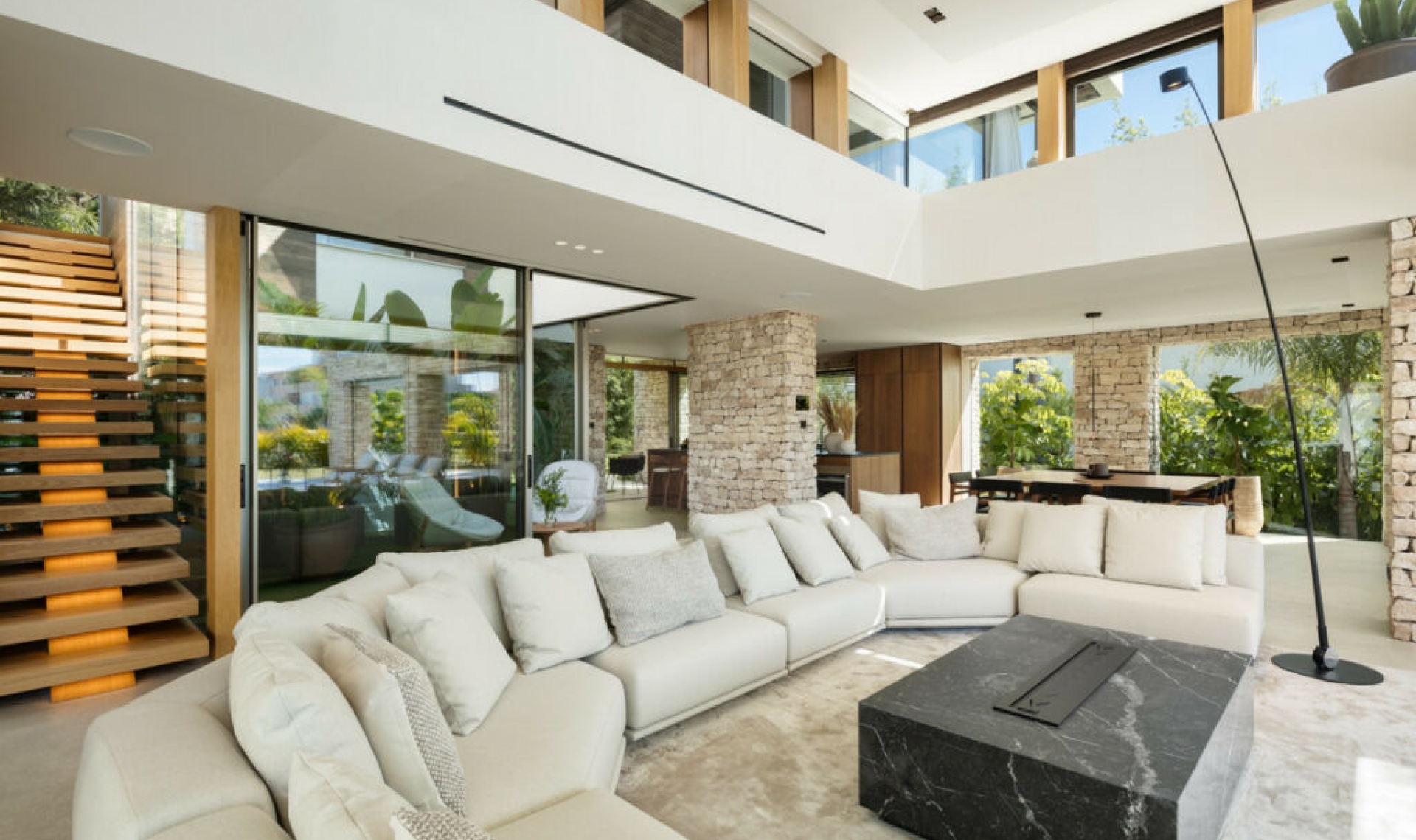 Resale - House -
Nueva Andalucía