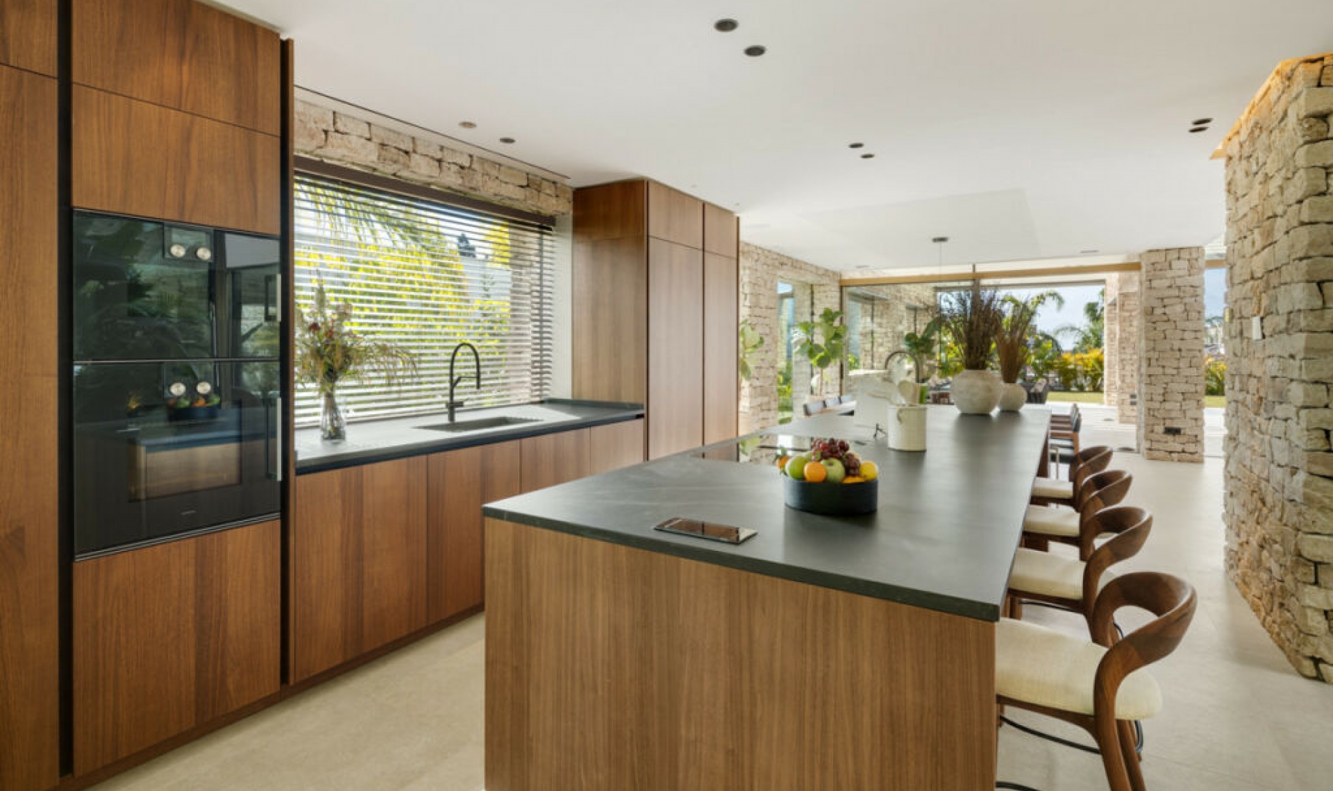 Resale - House -
Nueva Andalucía