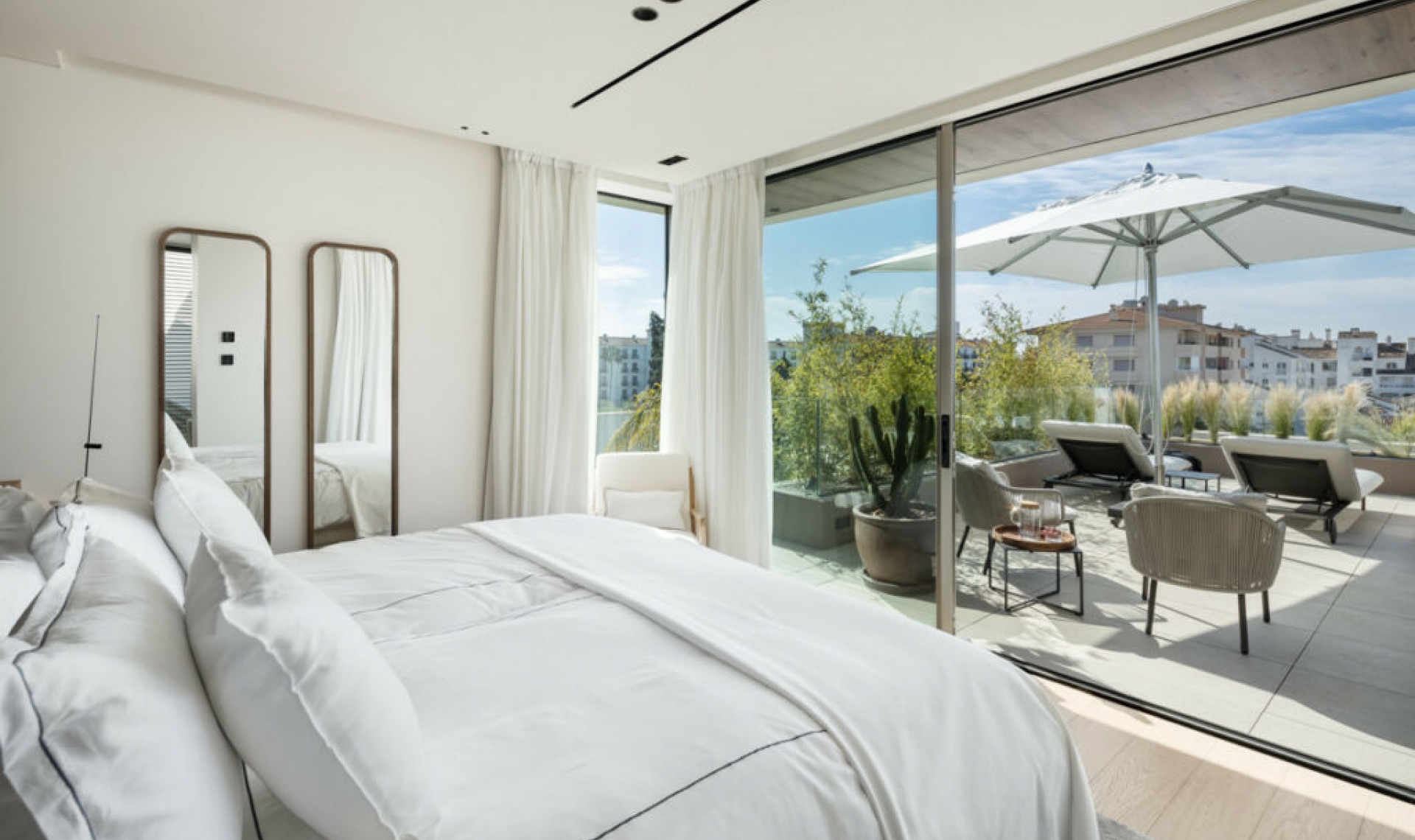 Resale - House -
Nueva Andalucía