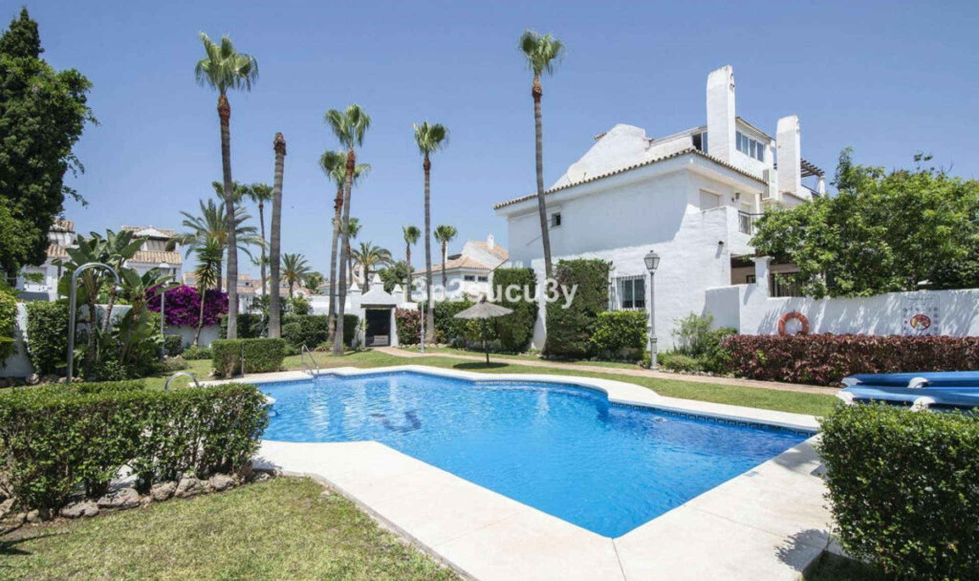 Resale - House -
Nueva Andalucía