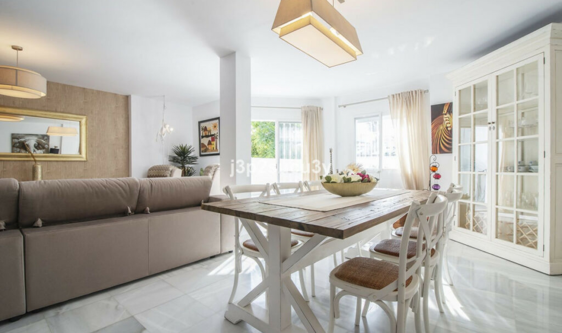 Resale - House -
Nueva Andalucía