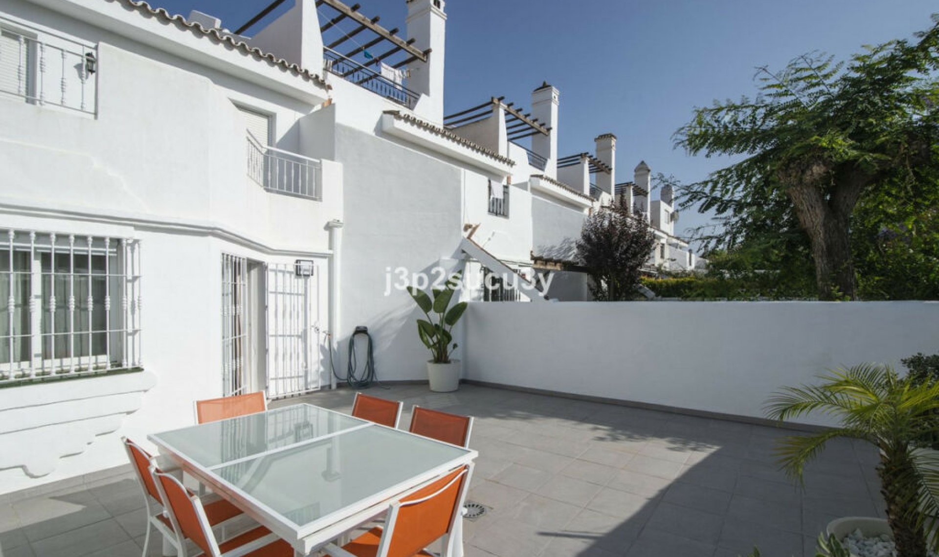 Resale - House -
Nueva Andalucía