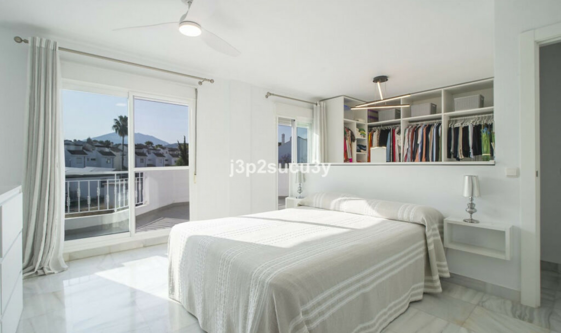 Resale - House -
Nueva Andalucía
