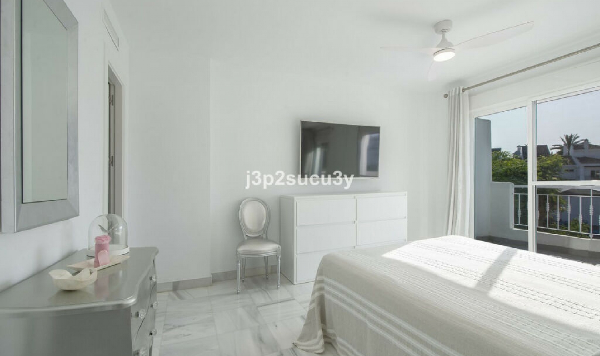 Resale - House -
Nueva Andalucía
