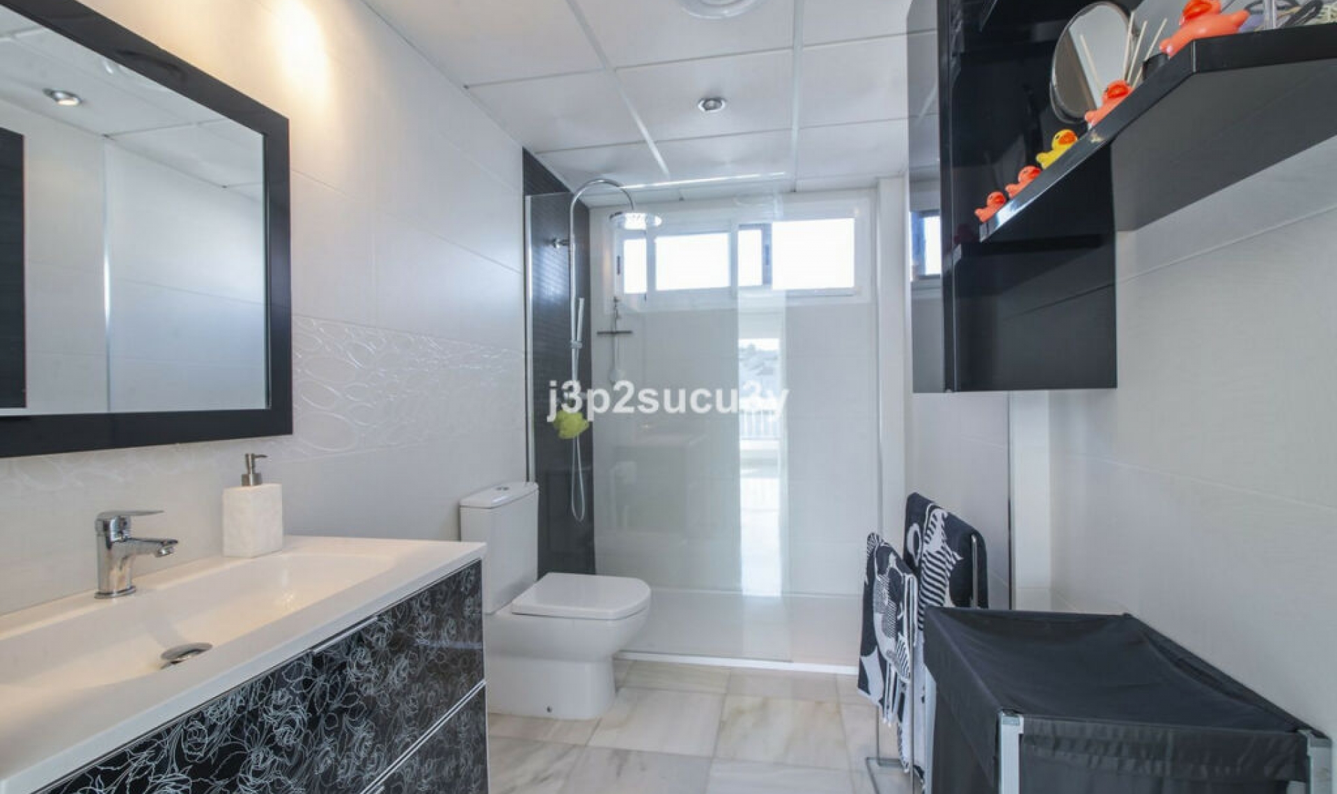 Resale - House -
Nueva Andalucía