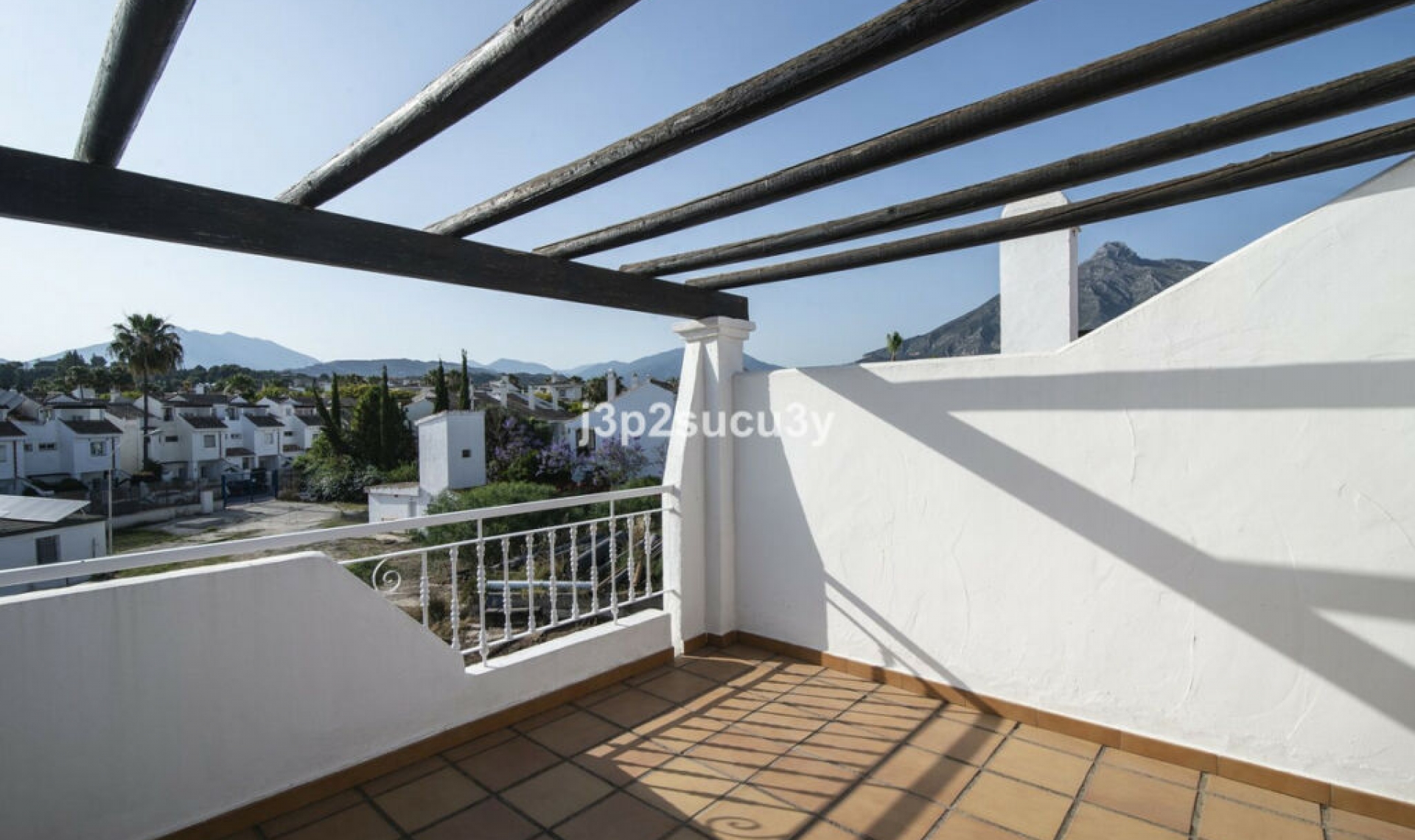 Resale - House -
Nueva Andalucía