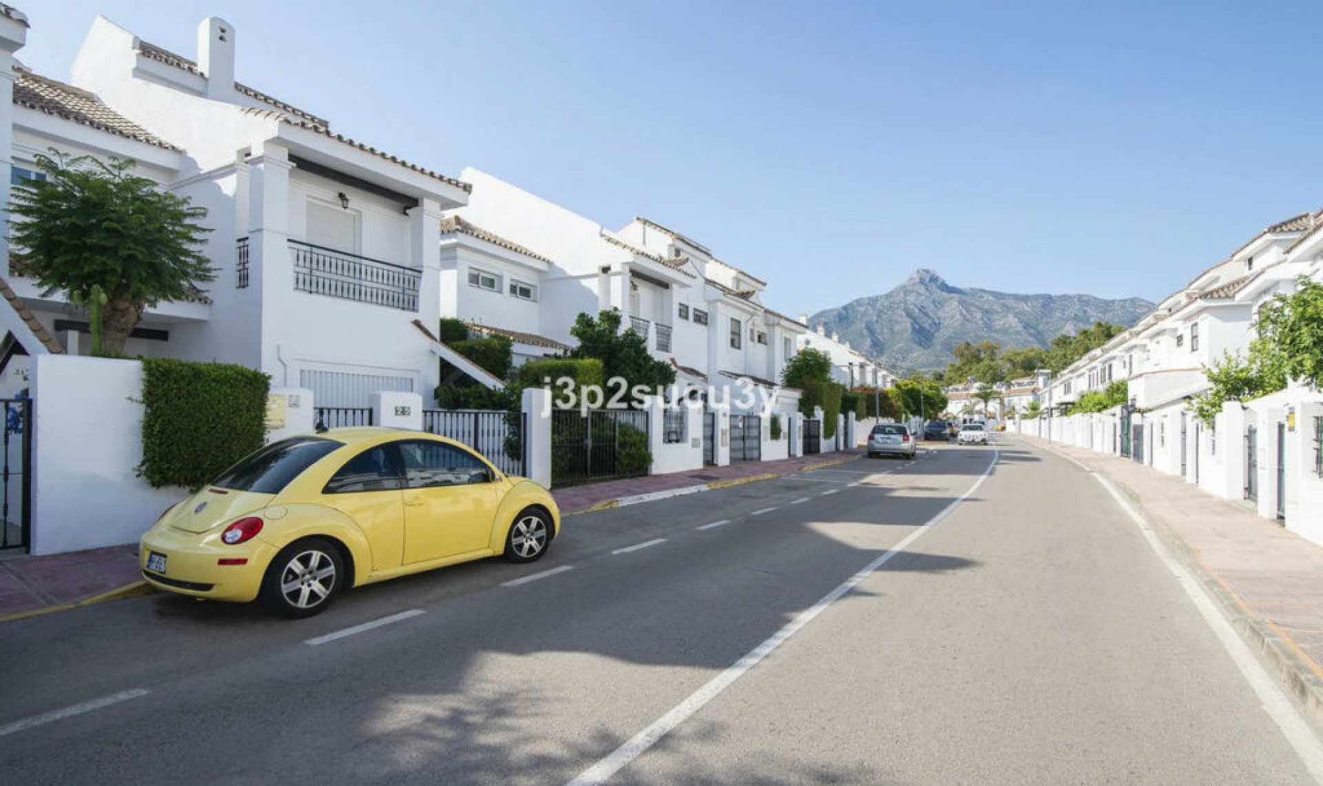 Resale - House -
Nueva Andalucía