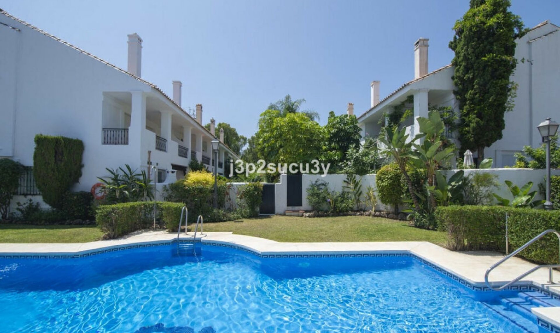 Resale - House -
Nueva Andalucía