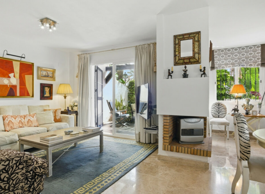 Resale - House -
Nueva Andalucía