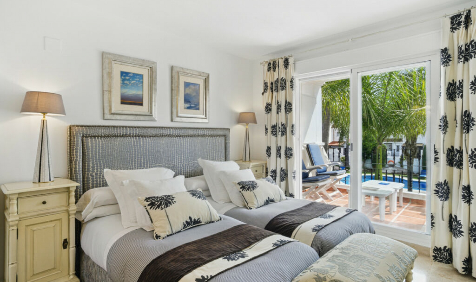 Resale - House -
Nueva Andalucía