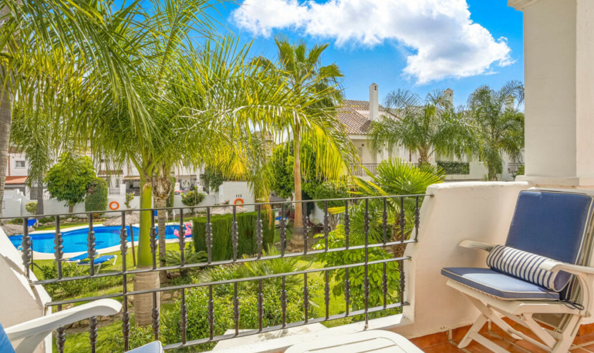 Resale - House -
Nueva Andalucía