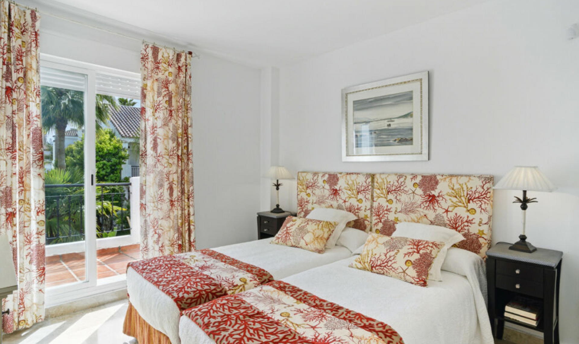 Resale - House -
Nueva Andalucía