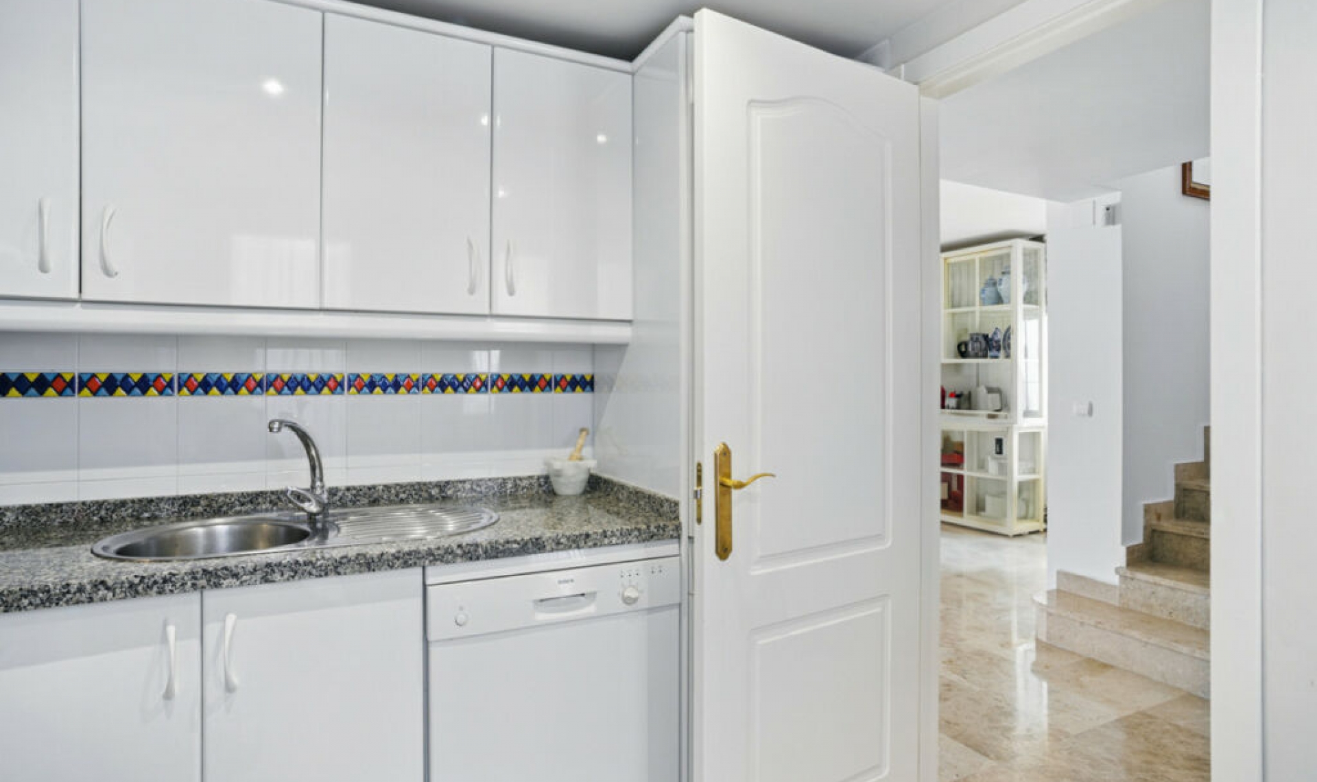 Resale - House -
Nueva Andalucía