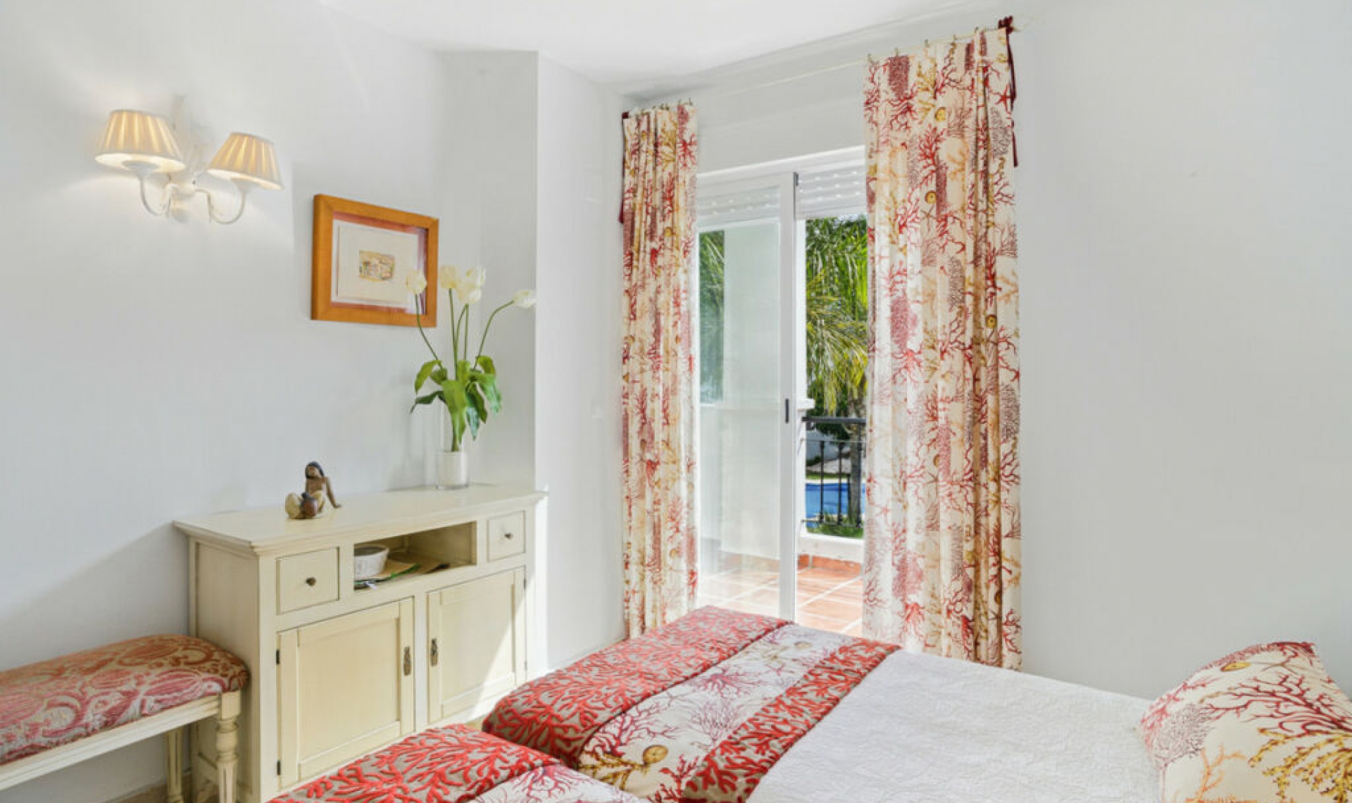 Resale - House -
Nueva Andalucía