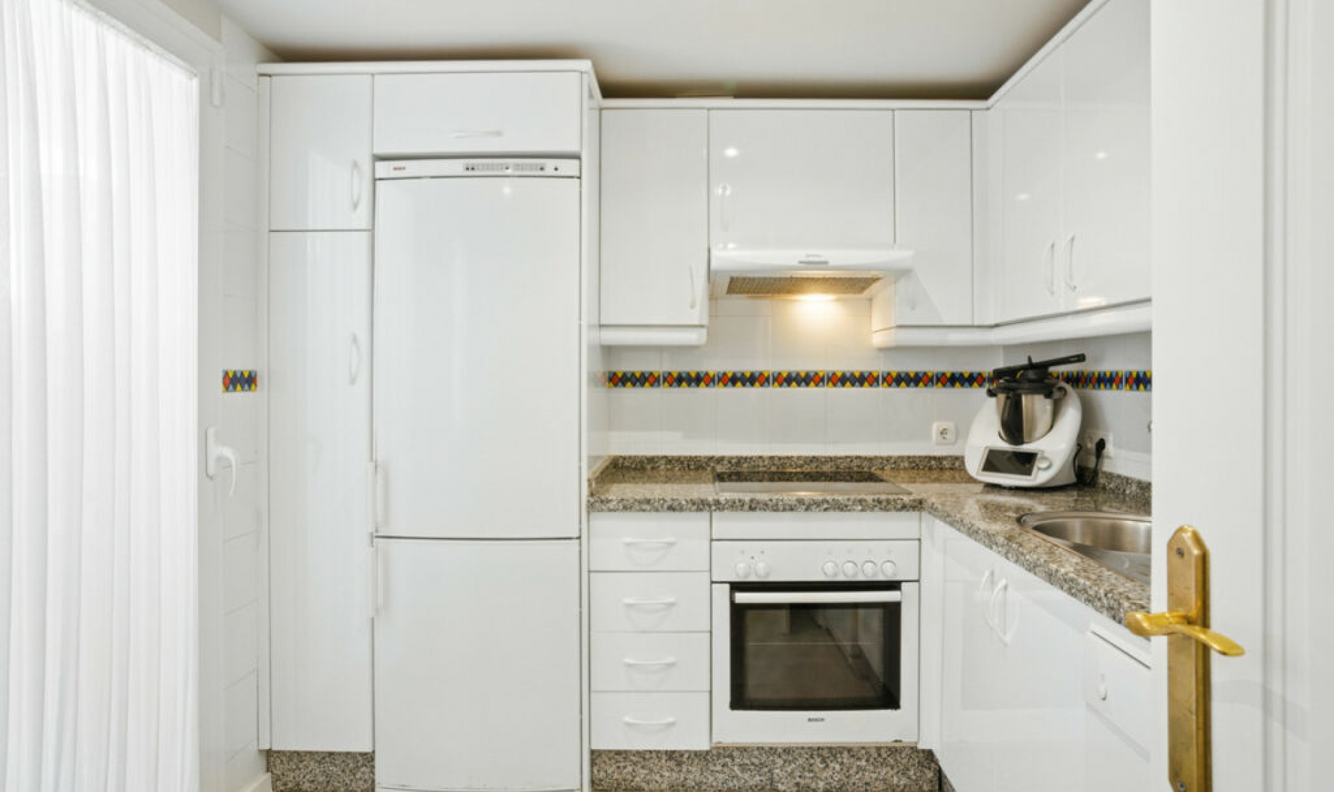 Resale - House -
Nueva Andalucía