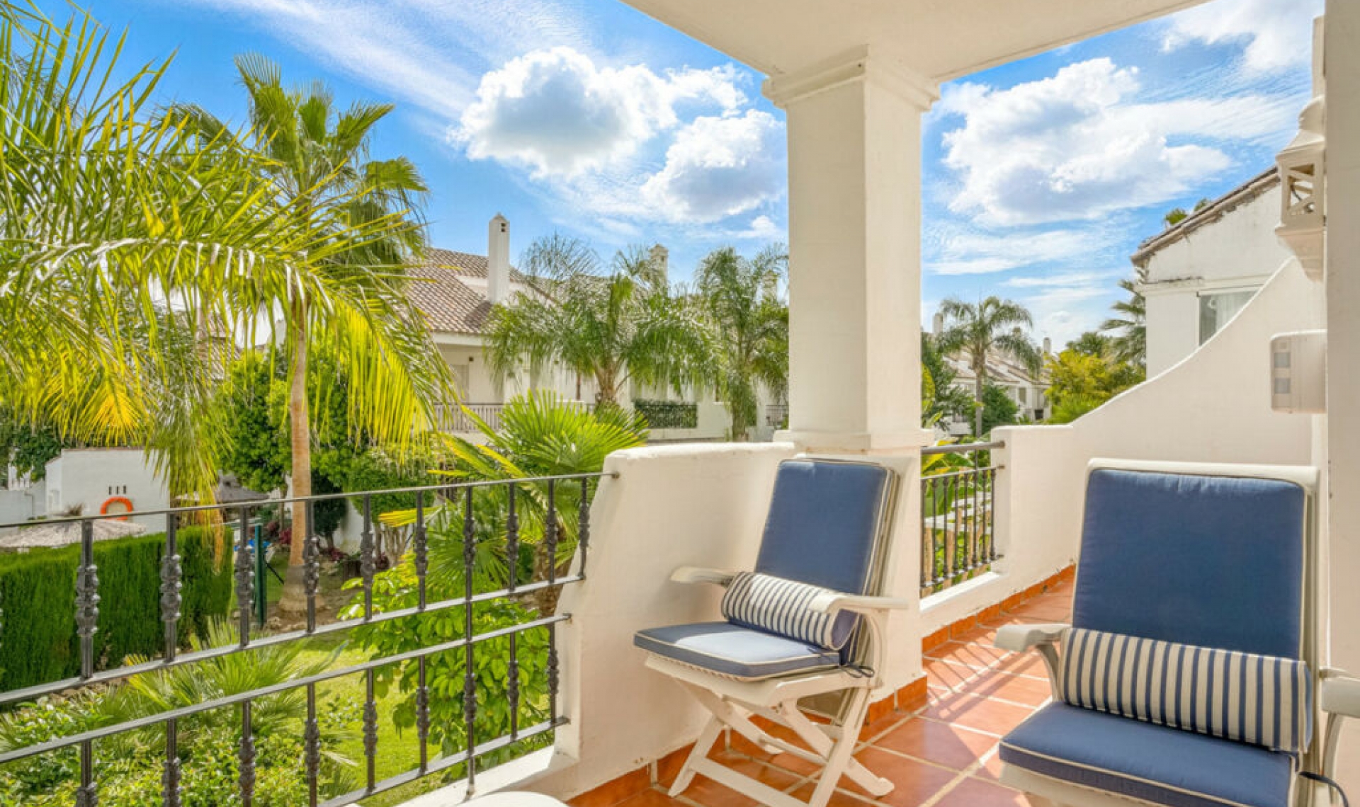 Resale - House -
Nueva Andalucía