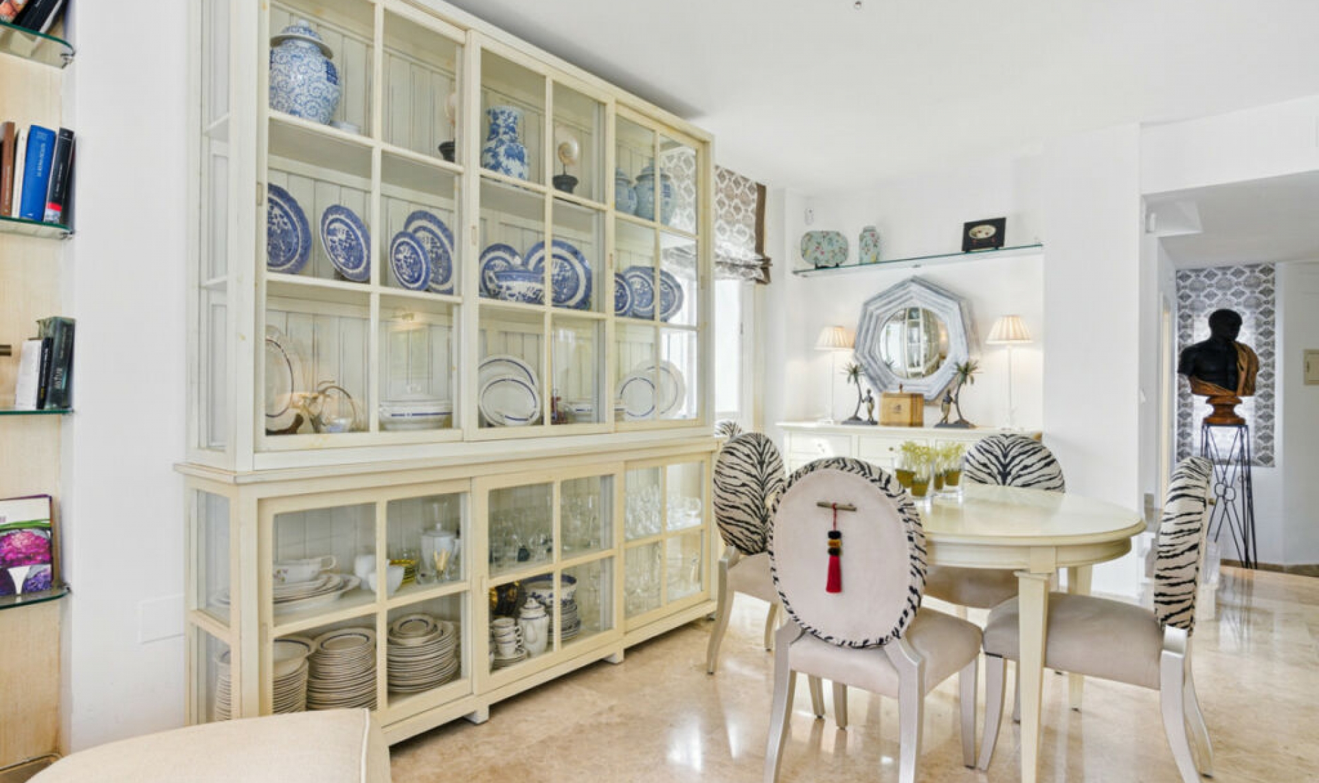 Resale - House -
Nueva Andalucía