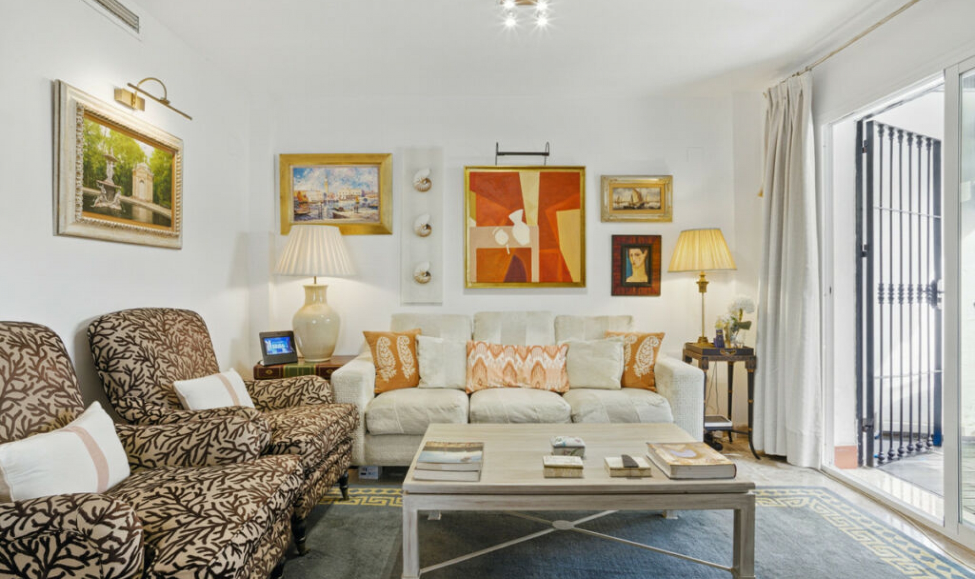 Resale - House -
Nueva Andalucía